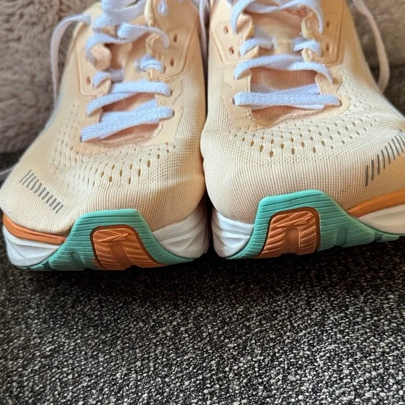 Altra Women's Peach Athletic Shoes - Picture 3 of 6